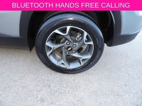 Used 2025 Chevrolet Trax LT w/ LT Convenience Package image 11