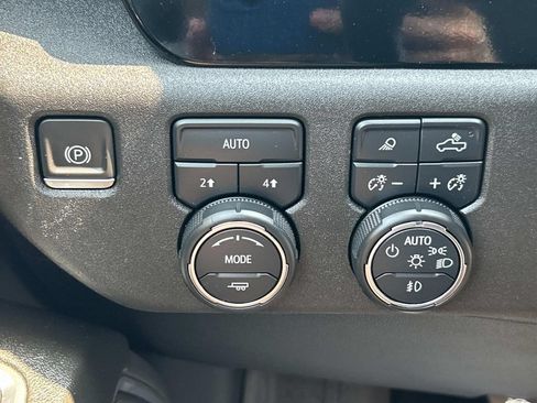 Used 2023 Chevrolet Silverado 1500 LTZ AWD/4WD image 42
