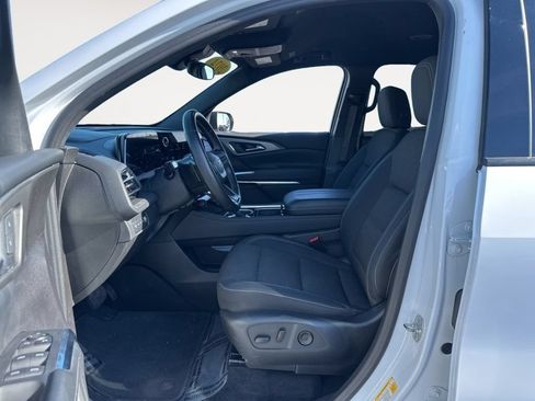 Used 2024 Chevrolet Traverse LT AWD/4WD image 11
