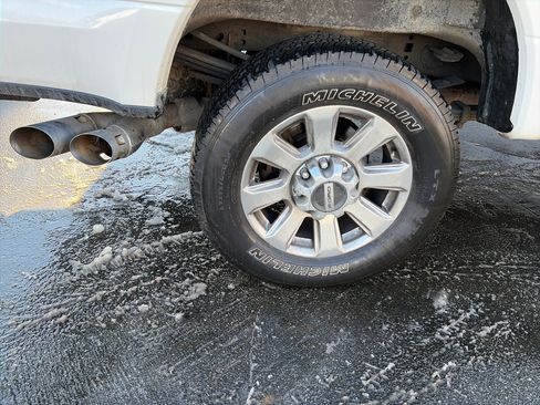 Used 2019 Ford F350 Platinum w/ Platinum Ultimate Package image 19