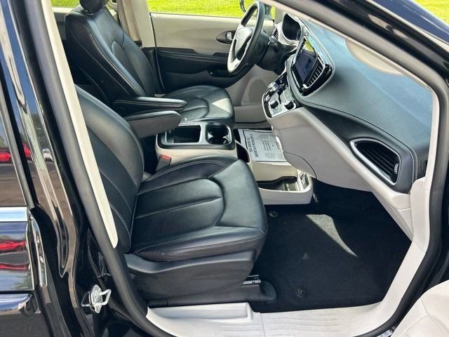 Used 2024 Chrysler Pacifica Limited FWD image 55