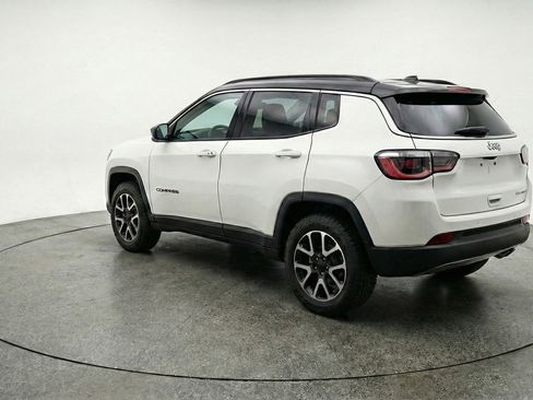 Used 2025 Jeep Compass Trailhawk AWD/4WD image 6