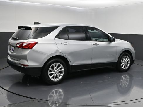 Used 2018 Chevrolet Equinox LS FWD image 7