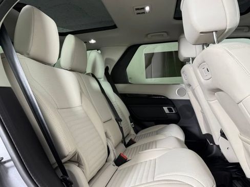 Used 2025 Land Rover Discovery S AWD/4WD image 29