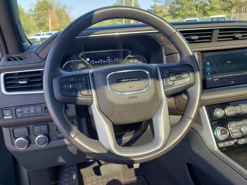 Used 2021 GMC Yukon Denali w/ Denali Premium Package image 17