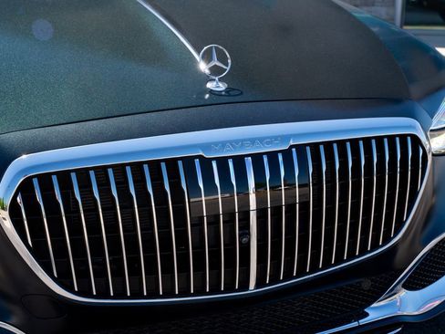 Used 2023 Mercedes-Benz Maybach S 680 4MATIC w/ Manufaktur Leather Package image 7
