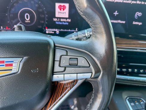 Used 2023 Cadillac Escalade Premium Luxury image 18