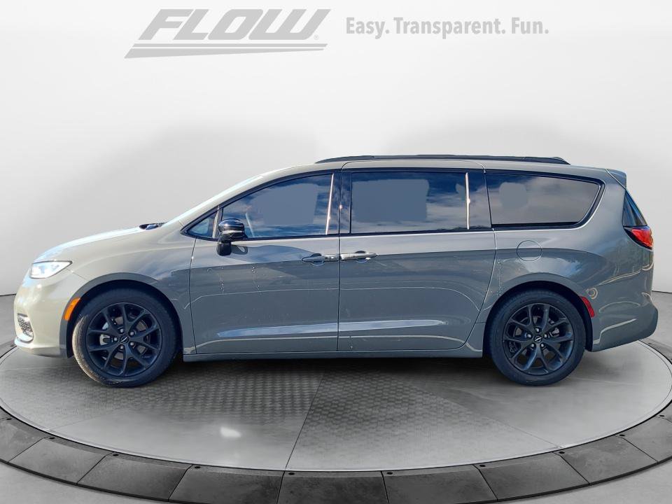 Used 2025 Chrysler Pacifica Limited FWD image 5