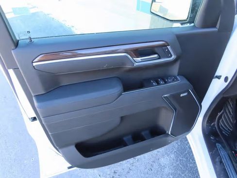 New 2026 Chevrolet Silverado 1500 RST w/ Dark Appearance Package AWD/4WD image 4
