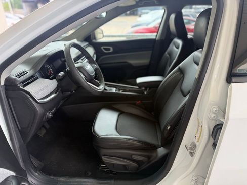 Used 2022 Jeep Compass Latitude image 17