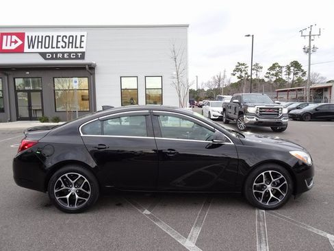 Used 2017 Buick Regal Sport Touring image 3