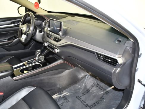 Used 2024 Nissan Altima 2.5 SR FWD image 38