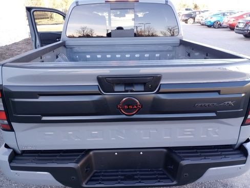 Used 2025 Nissan Frontier PRO-4X image 14