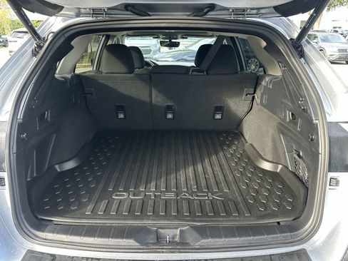 Used 2024 Subaru Outback Premium AWD/4WD image 17