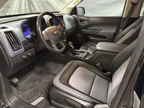 Used 2022 Chevrolet Colorado Z71 w/ Z71 Midnight Edition image 17