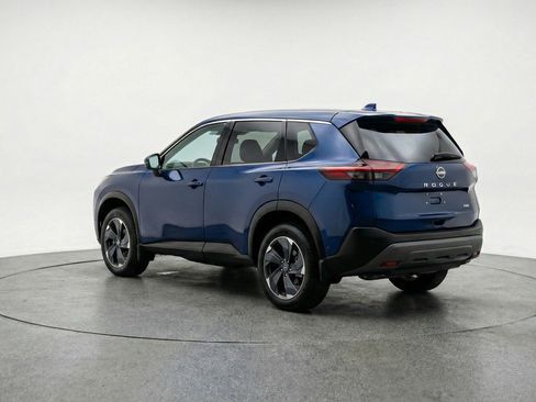 Used 2025 Nissan Rogue SV AWD/4WD image 6
