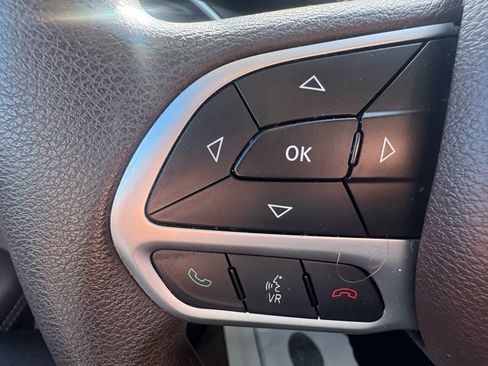 Used 2017 Chrysler Pacifica Touring image 15