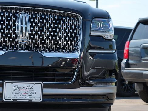 Used 2023 Lincoln Navigator Reserve AWD/4WD image 9