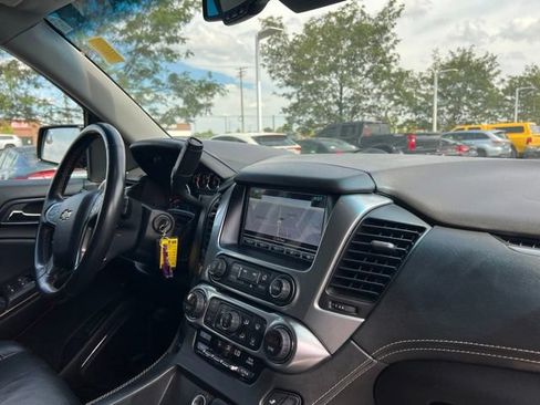 Used 2019 Chevrolet Suburban LT AWD/4WD image 38
