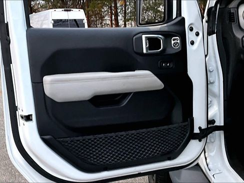 Used 2021 Jeep Wrangler Unlimited Sahara image 20