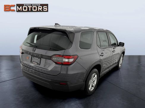 Used 2023 Honda Pilot LX image 6