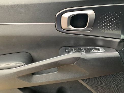 Used 2023 Kia Sorento LX image 12