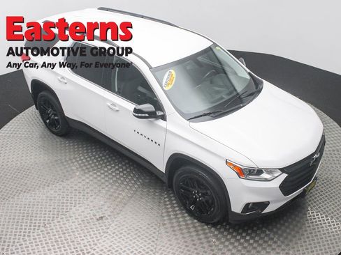 Used 2021 Chevrolet Traverse LT image 3