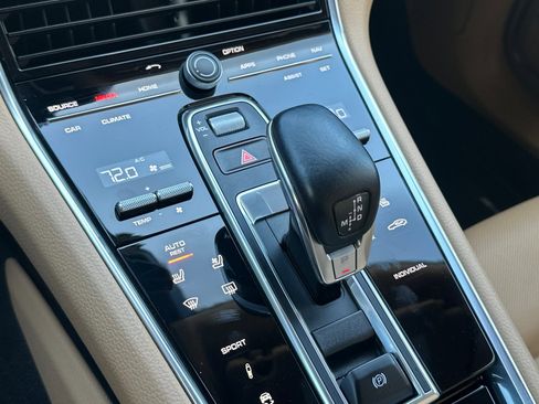 Used 2019 Porsche Panamera RWD image 30