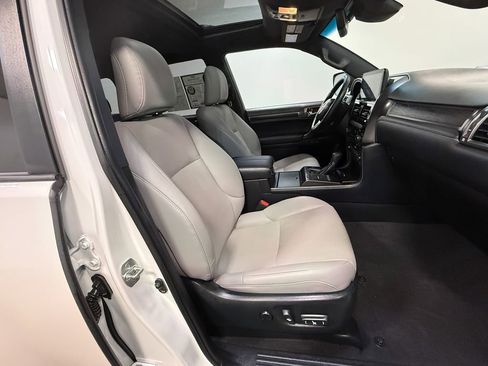 Used 2023 Lexus GX 460 image 13
