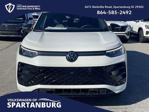 New 2026 Volkswagen Tiguan SE R-Line image 2