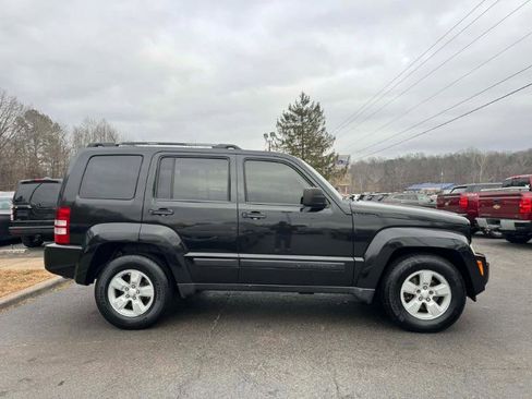 Used 2009 Jeep Liberty Sport w/ Popular Equipment Group image 4
