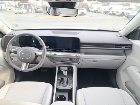 New 2025 Hyundai Kona SEL AWD/4WD image 18
