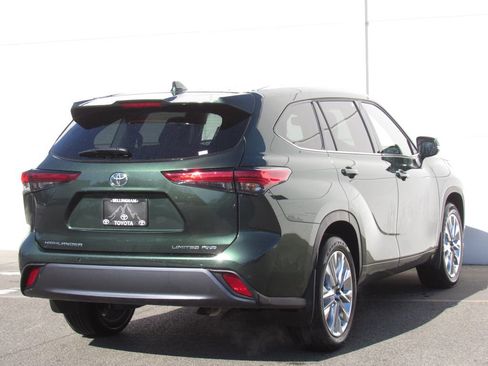 Used 2023 Toyota Highlander Limited AWD/4WD image 6