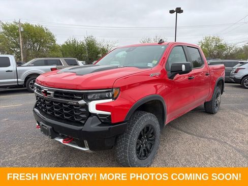 Used 2023 Chevrolet Silverado 1500 ZR2 w/ Technology Package image 3