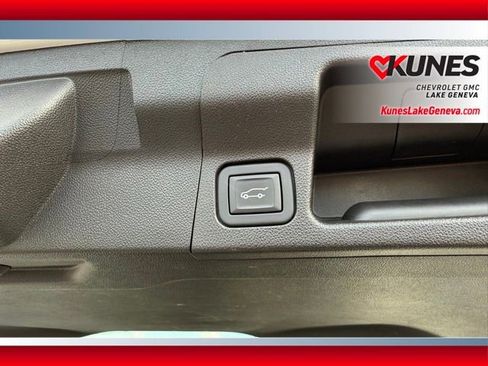 Used 2023 GMC Acadia SLT image 29