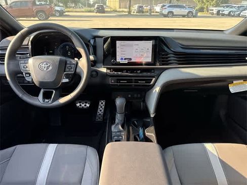 Used 2025 Toyota Camry SE image 17