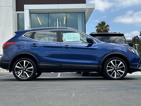 Used 2017 Nissan Rogue Sport SL FWD image 2