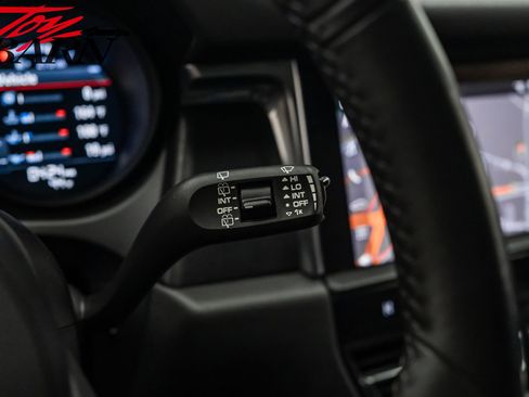 Used 2023 Porsche Macan GTS image 36