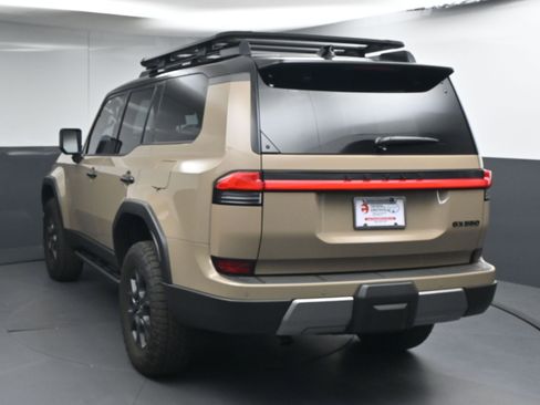Used 2025 Lexus GX 550 w/ Accessory Package (32) AWD/4WD image 7