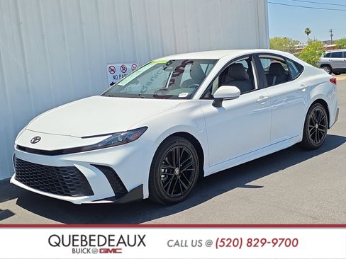 Used 2025 Toyota Camry SE w/ Convenience Package FWD image 3
