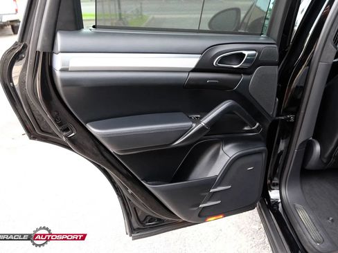 Used 2014 Porsche Cayenne Turbo AWD/4WD image 22