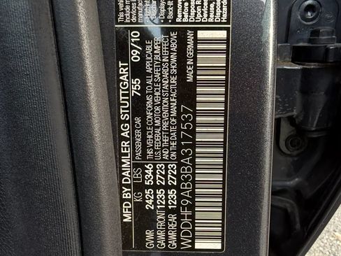 Used 2011 Mercedes-Benz E 550 4MATIC Sedan image 29