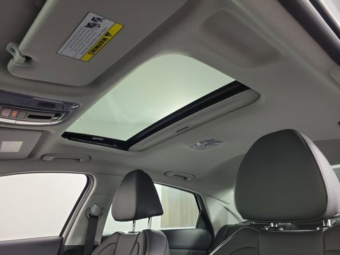 New 2025 Hyundai Elantra Limited image 26