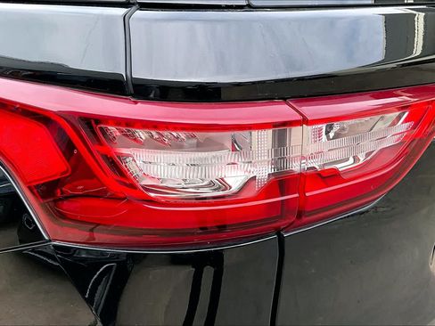 Used 2018 Chevrolet Traverse LT FWD image 27