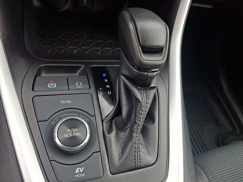 Certified 2021 Toyota RAV4 LE image 17