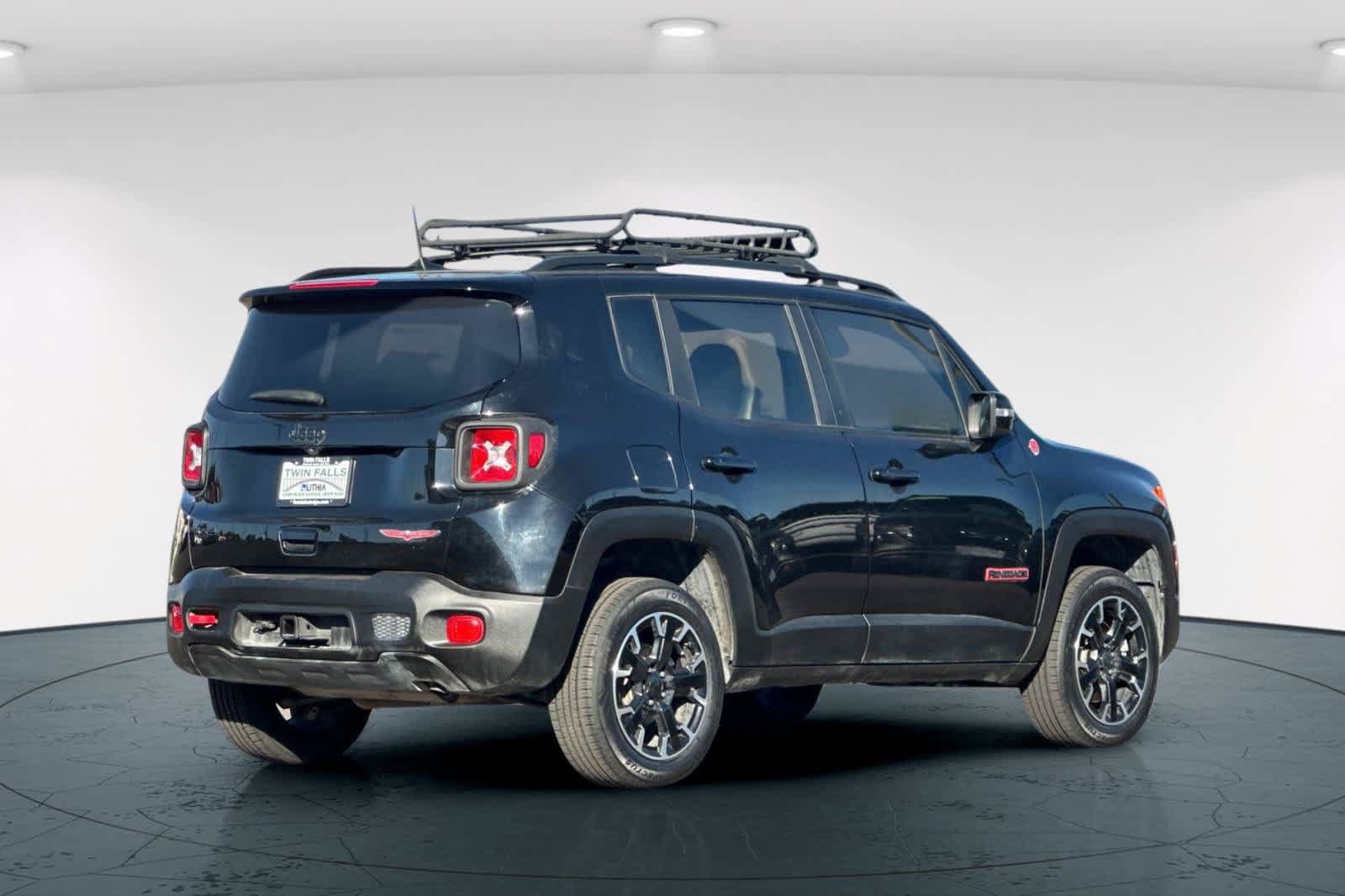 Used 2023 Jeep Renegade Trailhawk w/ Trailhawk Elite Group AWD/4WD image 2