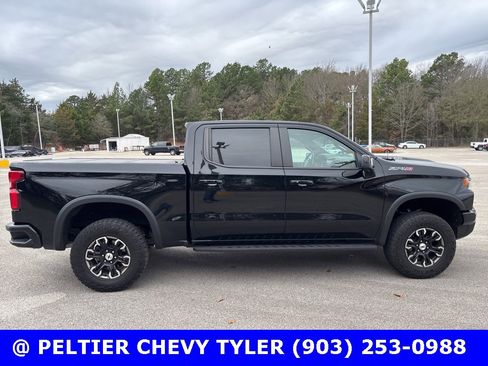 Used 2022 Chevrolet Silverado 1500 ZR2 w/ Technology Package image 9