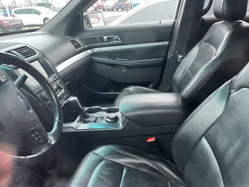 Used 2017 Ford Explorer XLT w/ Equipment Group 202A image 26