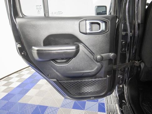 Used 2018 Jeep Wrangler Unlimited Sport image 14