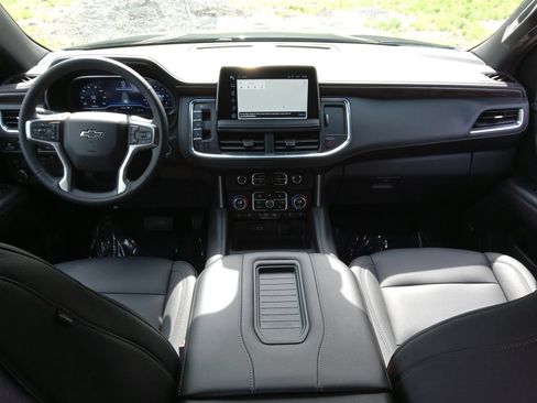 Used 2024 Chevrolet Tahoe Z71 w/ Luxury Package AWD/4WD image 15